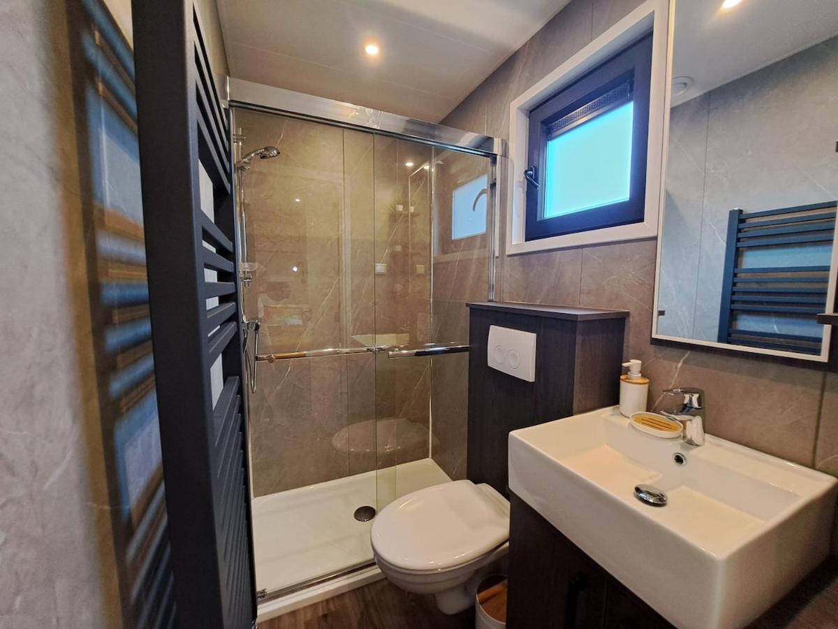 Luxe Met Veranda Tuin En Hottub, Zeeland Vp007 Chalet *